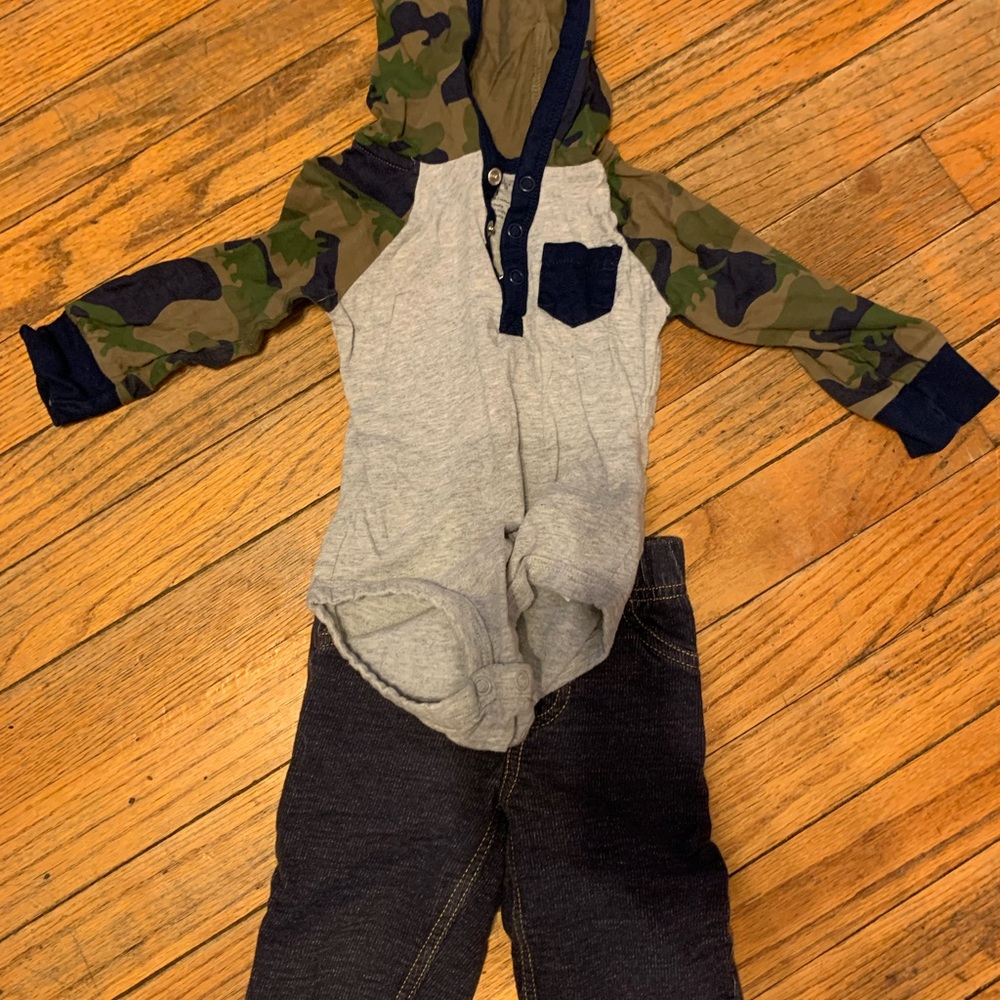 Carter’s boys 9 month outfit